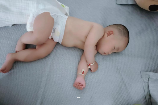 汝州宝宝先长上牙还是下牙
